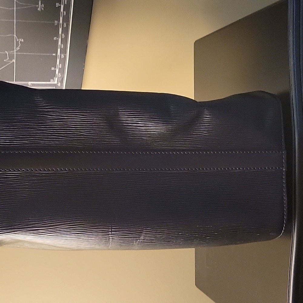LV Speedy 30 in  Black Epi - Picture 5 of 11